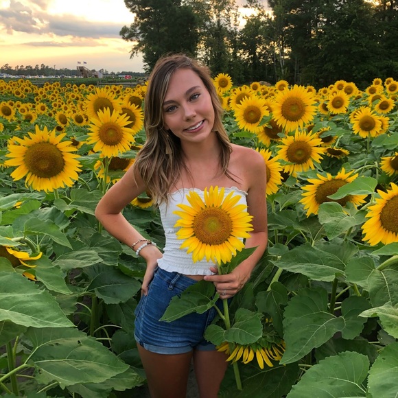 Meet your Posher, Olivia - Picture 1 of 1